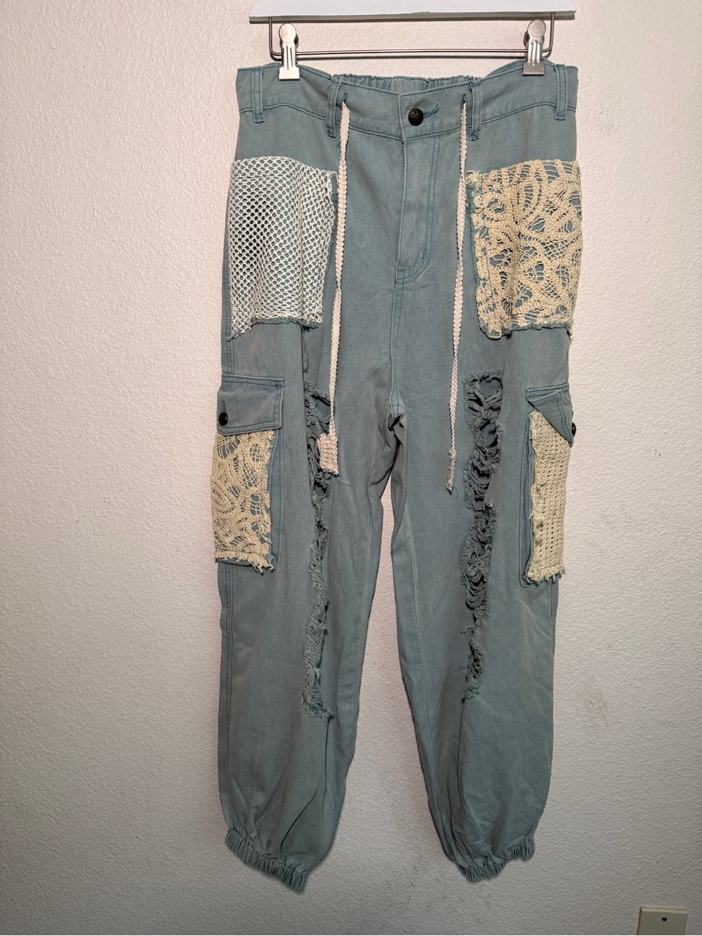 POL Light Blue Cargo Pants with Cream Crochet Pockets distressed size Medium